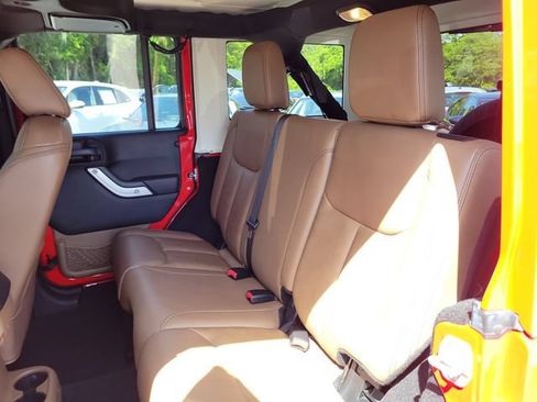 Used 2015 Jeep Wrangler Unlimited Sahara w/ Dual Top Group AWD/4WD image 10