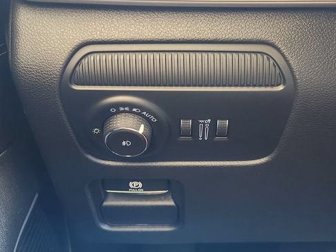 Used 2025 Jeep Wagoneer L Series II AWD/4WD image 22