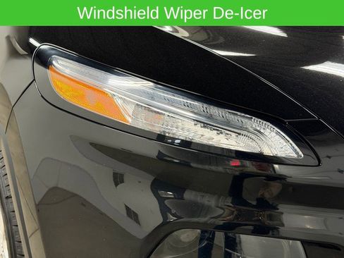 Used 2017 Jeep Cherokee Latitude w/ Cold Weather Group image 13