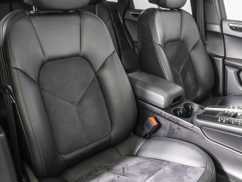 Used 2021 Porsche Macan image 45