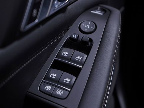 Used 2026 BMW X7 xDrive40i w/ M Sport Package image 16