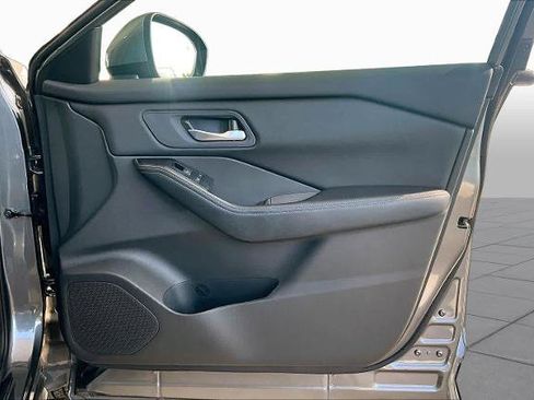 Certified 2025 Nissan Rogue SV FWD image 22