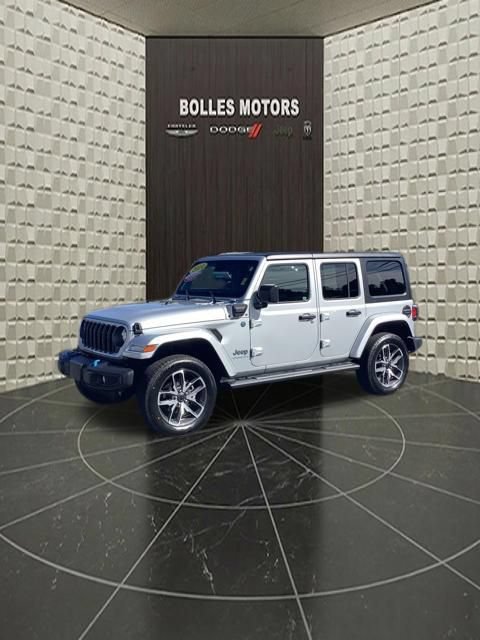 Certified 2024 Jeep Wrangler Unlimited w/ Convenience Group AWD/4WD image 15
