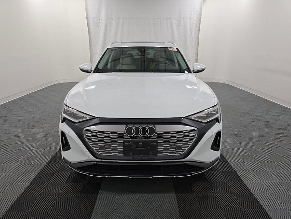 Used 2024 Audi Q8 e-tron Premium Plus w/ Premium Plus Package AWD/4WD image 2
