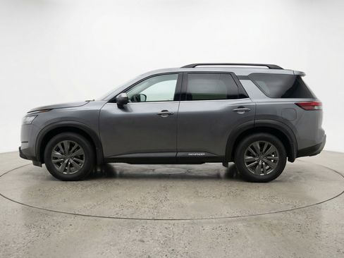 Used 2025 Nissan Pathfinder SV image 5