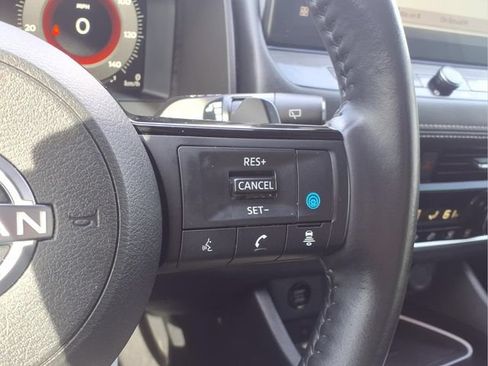 Used 2024 Nissan Rogue SL AWD/4WD image 19