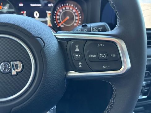 Used 2025 Jeep Wrangler Unlimited Sahara AWD/4WD image 19