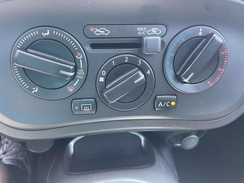 Used 2014 Nissan Juke S FWD image 27