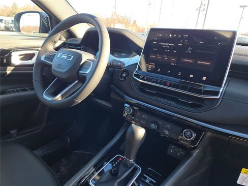 New 2026 Jeep Compass Latitude image 7