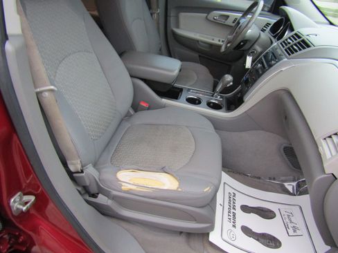 Used 2010 Chevrolet Traverse LT w/ Personal Connectivity Package image 17