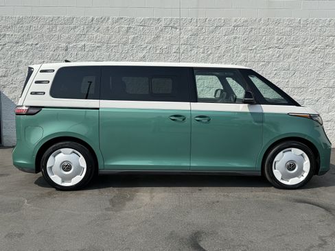 Used 2025 Volkswagen ID. Buzz 1st Edition AWD/4WD image 9