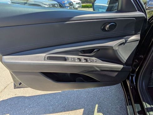 Certified 2025 Hyundai Elantra Sport FWD image 11