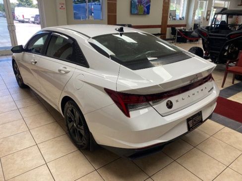Used 2021 Hyundai Elantra Blue FWD image 3