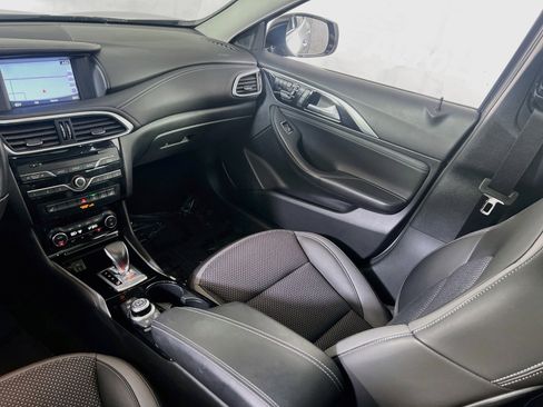 Used 2019 INFINITI QX30 AWD w/ Navigation Package image 24