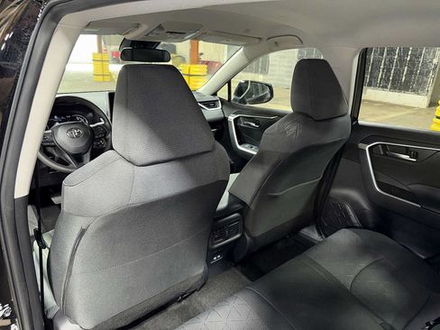 Used 2025 Toyota RAV4 XLE AWD/4WD image 27