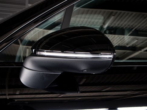 Certified 2024 Porsche Cayenne AWD/4WD image 30