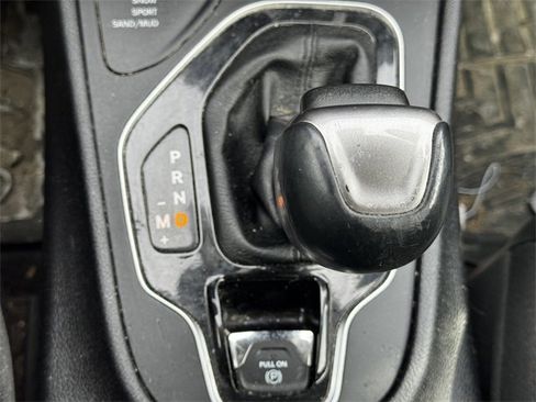 Certified 2019 Jeep Cherokee Limited image 38