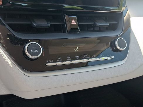 Used 2024 Toyota Corolla LE FWD image 15