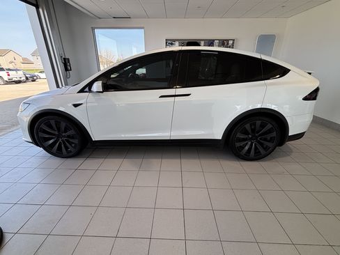 Used 2022 Tesla Model X image 2