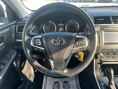 Used 2015 Toyota Camry SE FWD image 14