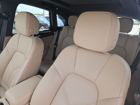 Used 2026 Porsche Macan image 6