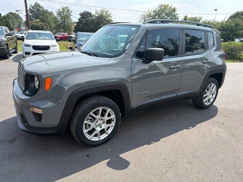 Used 2022 Jeep Renegade Latitude w/ Convenience Group AWD/4WD image 7