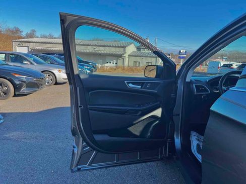 Used 2023 Ford Edge SEL image 11