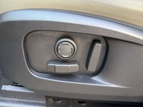 Used 2024 Land Rover Defender 110 S image 12