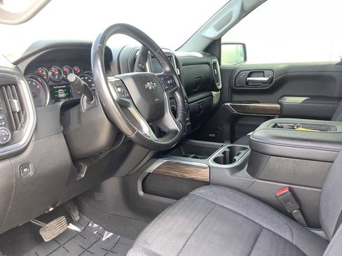 Used 2021 Chevrolet Silverado 1500 LT Trail Boss w/ Convenience Package II AWD/4WD image 3