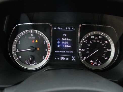 Used 2018 Nissan Titan SV image 22