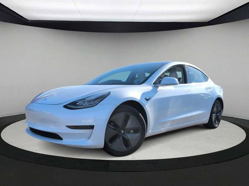 Used 2019 Tesla Model 3 Standard Range Plus image 1