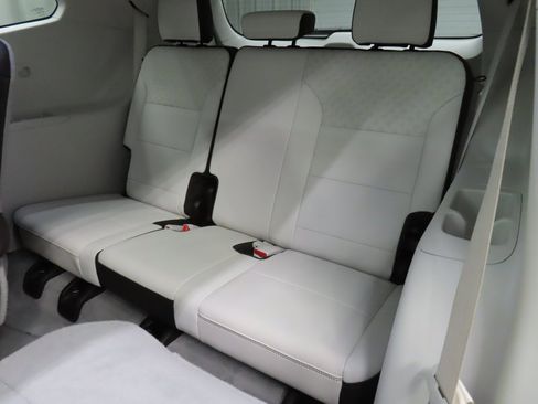 Used 2024 GMC Acadia Denali image 12