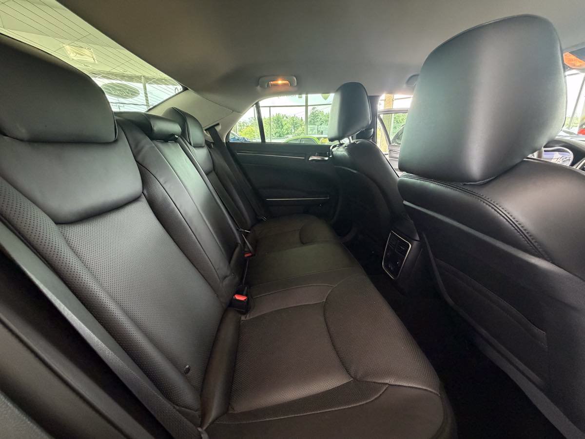 Used 2023 Chrysler 300 Touring L w/ Safetytec Plus Group RWD image 31
