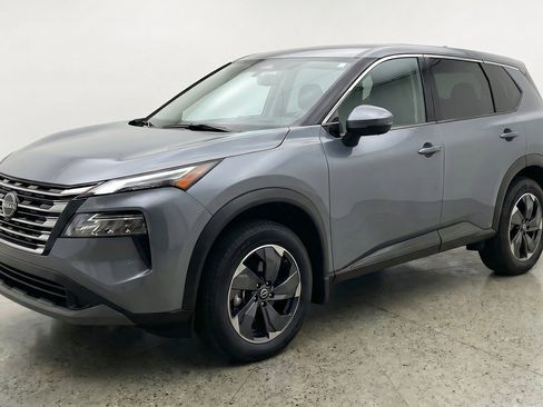 Used 2025 Nissan Rogue SV FWD image 3