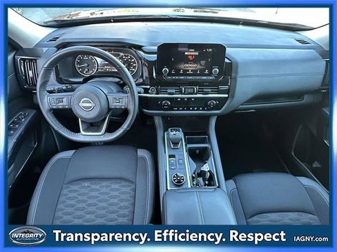 Certified 2024 Nissan Pathfinder SV image 18