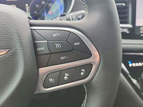 New 2026 Chrysler Pacifica Select FWD image 31