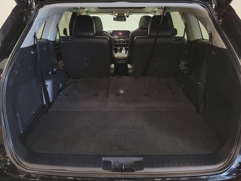 Used 2023 Toyota Highlander Platinum FWD image 27
