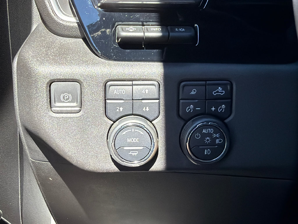 Used 2023 Chevrolet Silverado 1500 High Country w/ High Country Premium Package AWD/4WD image 32