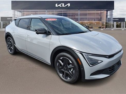 New 2025 Kia EV6 Light w/ Light LR Technology Package image 10