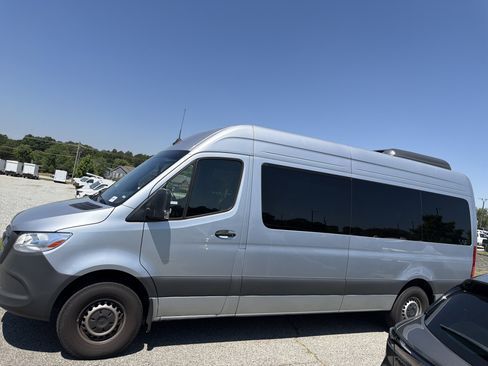 Used 2025 Mercedes-Benz Sprinter 2500 image 5