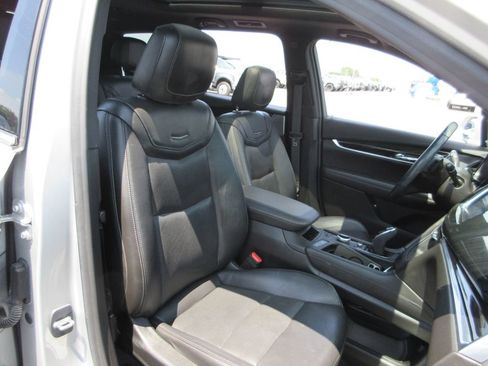 Used 2020 Cadillac XT6 Premium Luxury AWD/4WD image 24