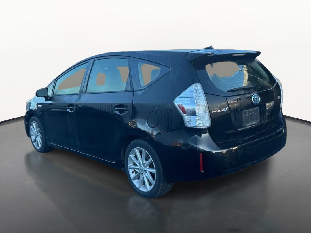 Used 2014 Toyota Prius V Five FWD image 5
