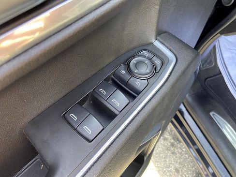 Used 2024 GMC Sierra 1500 SLT image 10