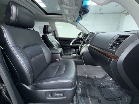Used 2015 Toyota Land Cruiser image 4