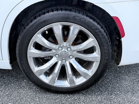 Used 2020 Chrysler 300 Limited RWD image 34