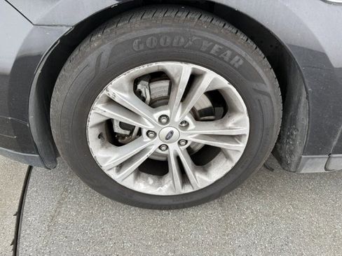 Used 2016 Ford Taurus SE FWD image 5
