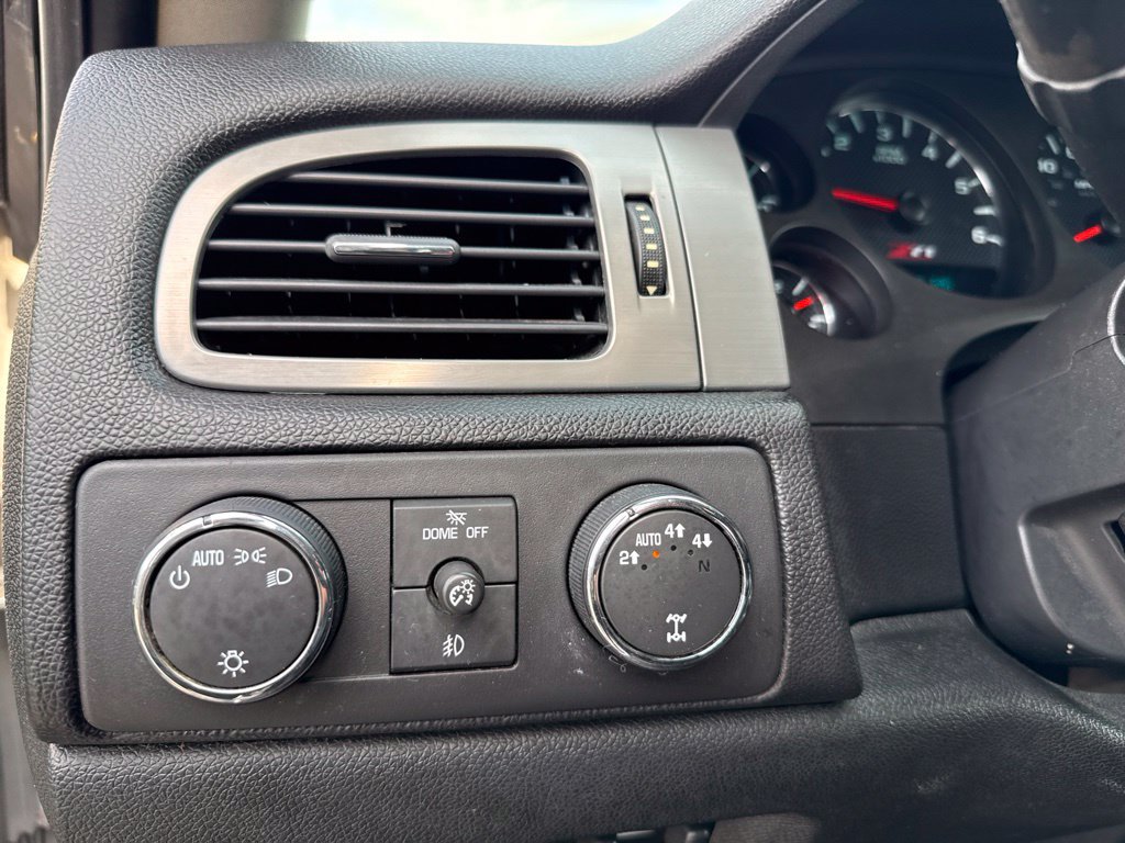 Used 2011 Chevrolet Avalanche LT w/ Luxury Package AWD/4WD image 17