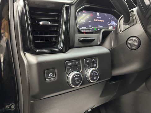 Used 2025 GMC Sierra 1500 AT4 w/ AT4 Premium Package AWD/4WD image 28