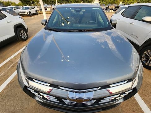 Used 2026 Chevrolet Equinox LT FWD image 2