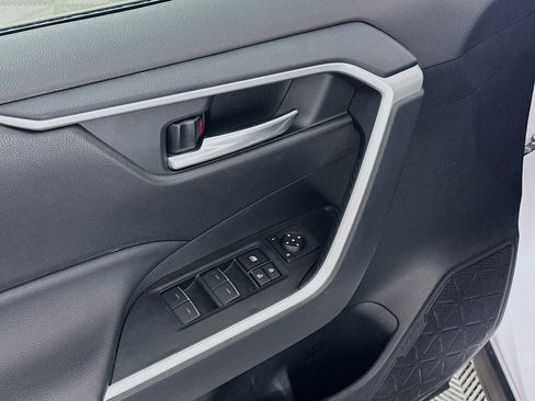 Used 2025 Toyota RAV4 XLE image 15